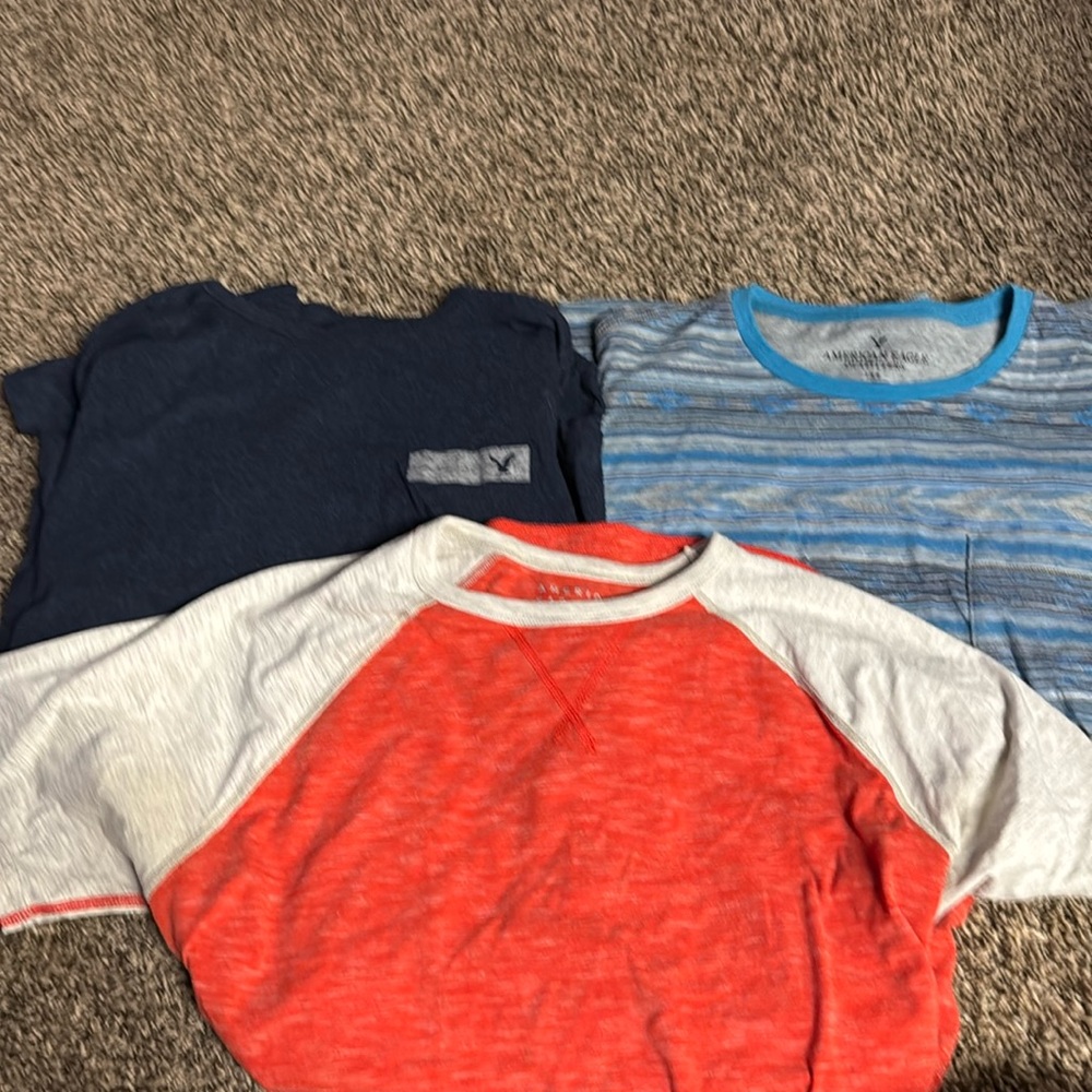 3 men’s large American eagle short sleeve shirts. Never worn!